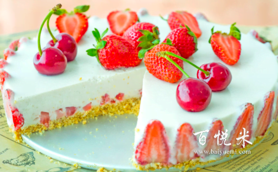 草莓慕斯蛋糕,冰冰糯糯,酸酸甜甜,夏日甜品必備